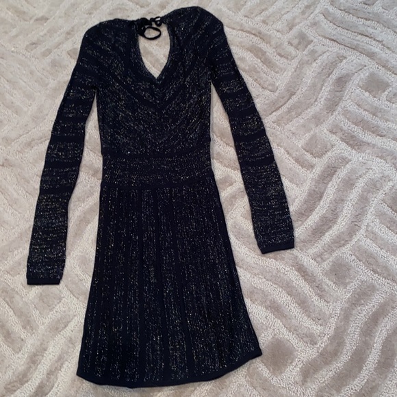 GUESS JEANS Dress. Perfect for any occasion. Dress it up or dress it down. - Picture 3 of 4